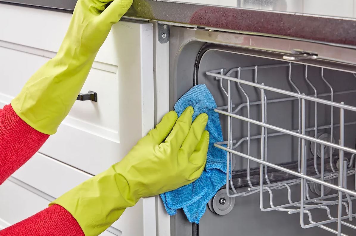 Có cần vệ sinh máy rửa bát định kỳ không? 4 bộ phận cần lưu ý khi vệ sinh máy rửa bát định kỳ