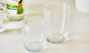 Ly thủy tinh bị mờ đục sau khi rửa bằng máy