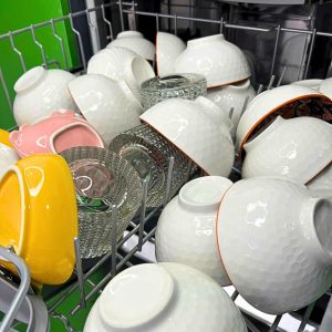 Xêp bát đĩa sai cách khiến máy rửa bát rửa không sạch 