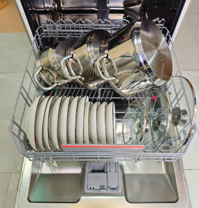 Xếp nồi, chảo đúng cách trong máy rửa bát